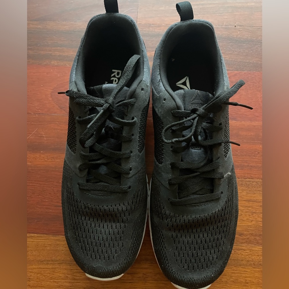 Men’s 8.5 Reebok Athletic Shoes